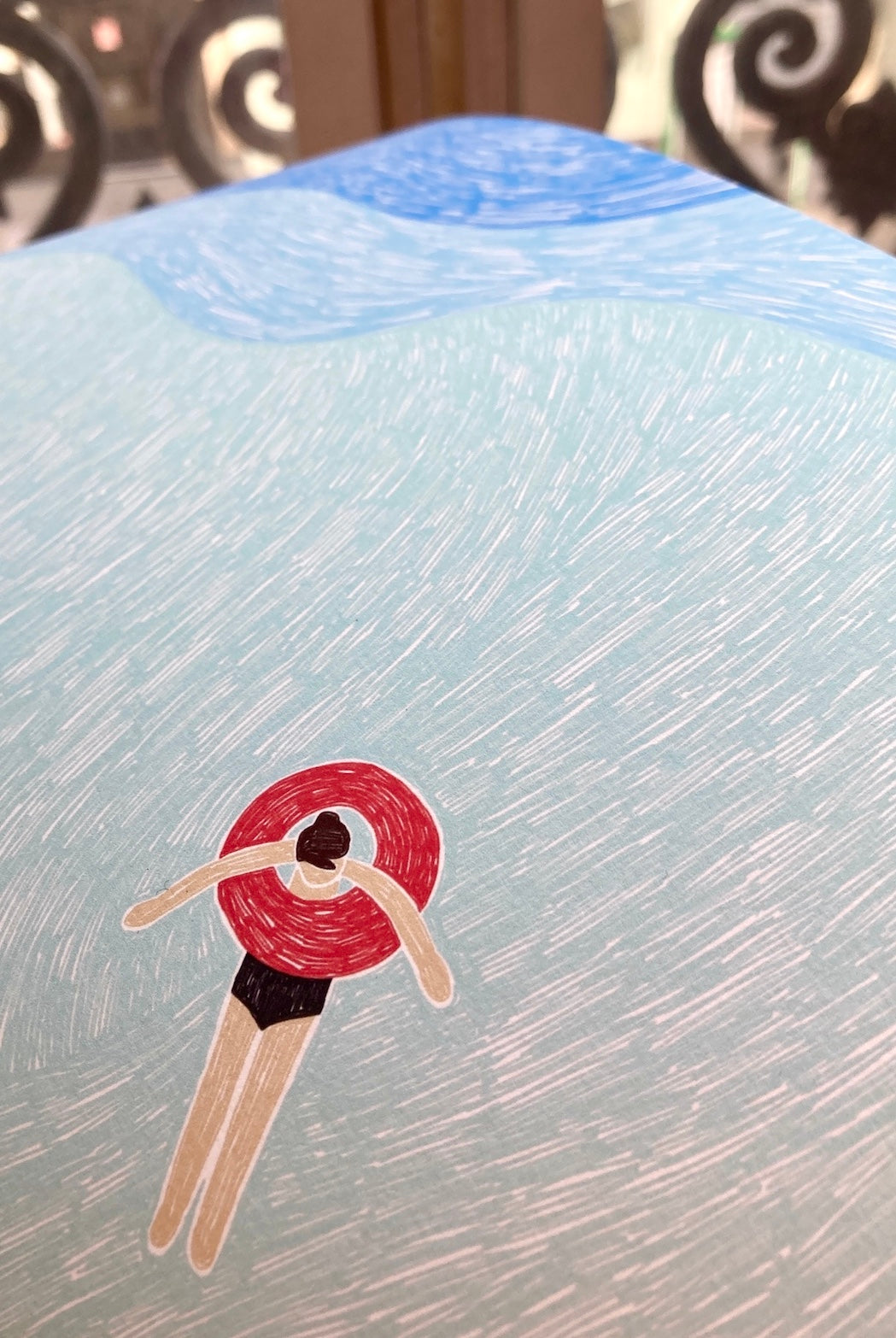 Affiche artistique « Fille flottante » – Décoration murale aérienne océanique – Décoration intérieure côtière apaisante