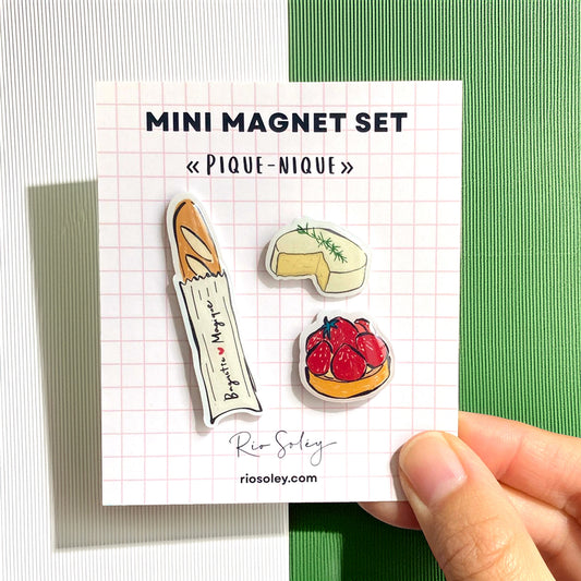 Ensemble de mini-aimants faits main – Pique-nique (Baguette, tarte aux fraises et camembert)