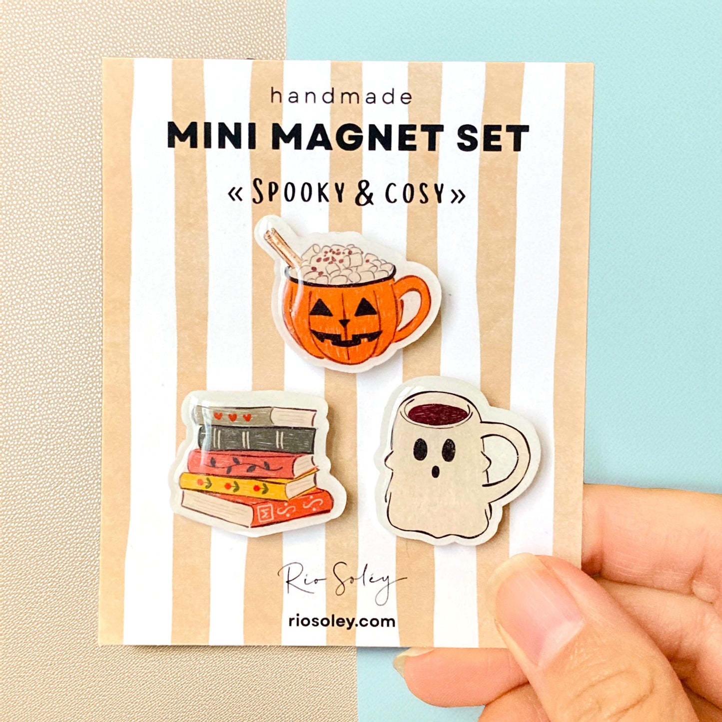 Trio de mini-aimants faits main – Ambiance effrayante et chaleureuse (Citrouille épicée Latte, Mug fantôme et Livres)